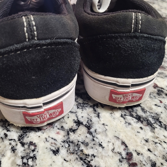 Vans - Picture 3 of 8